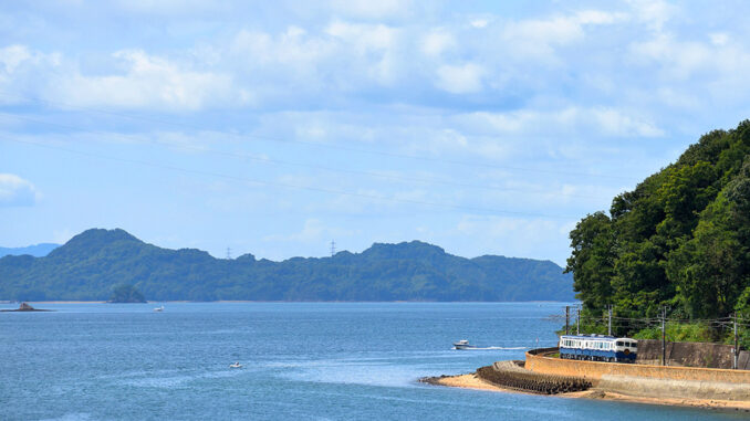 Train EtSETOra ©JR-WEST